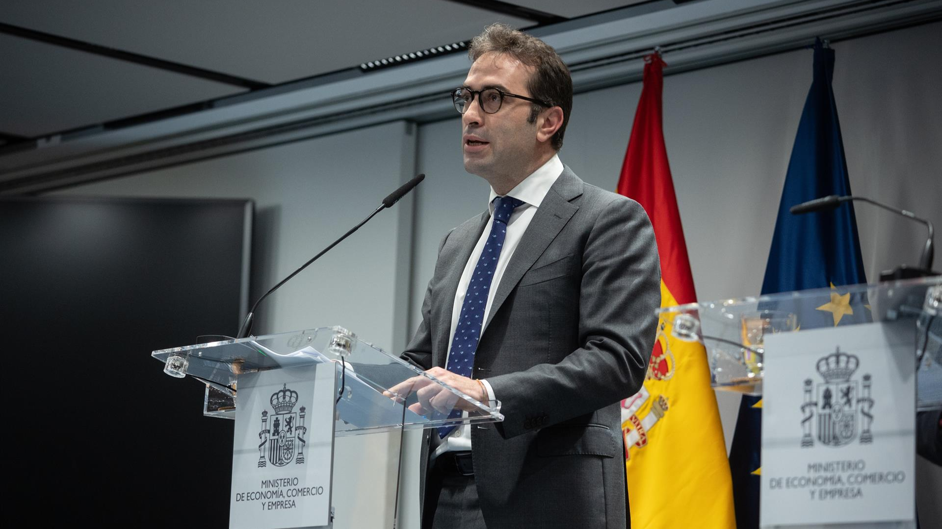 El Gobierno evalúa la propuesta de adquisición de BBVA sobre Banco Sabadell El País +14